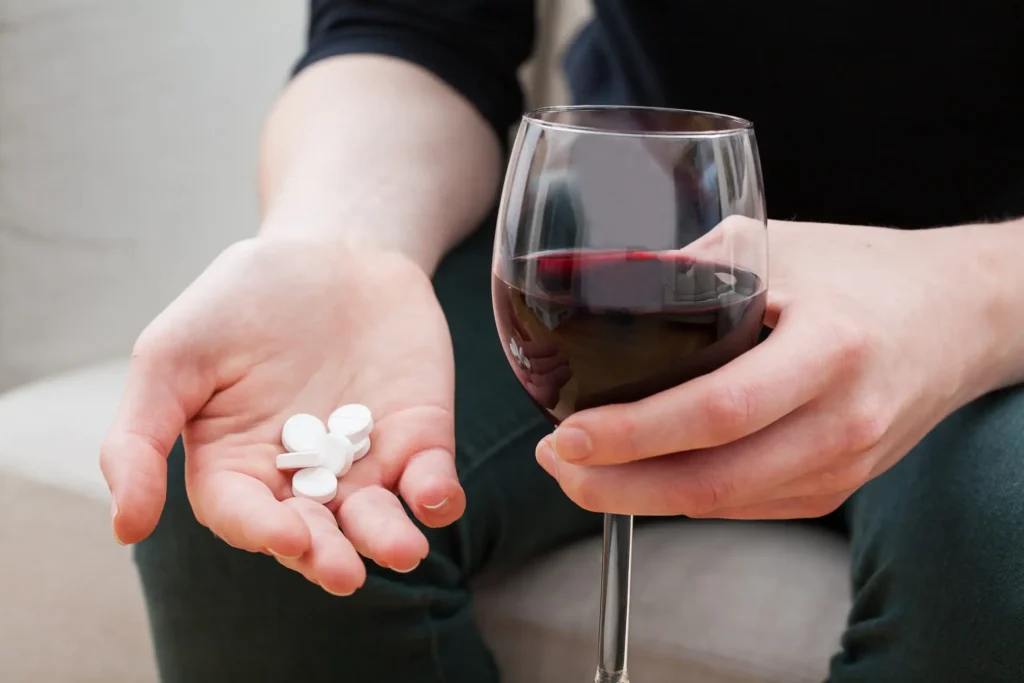 Alcohol and Percocet - What Are The Common Risks?